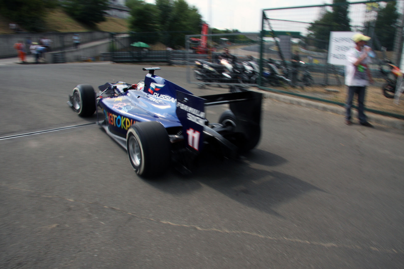 Illustration for article titled This Is What Happens When F1 Comes To Town